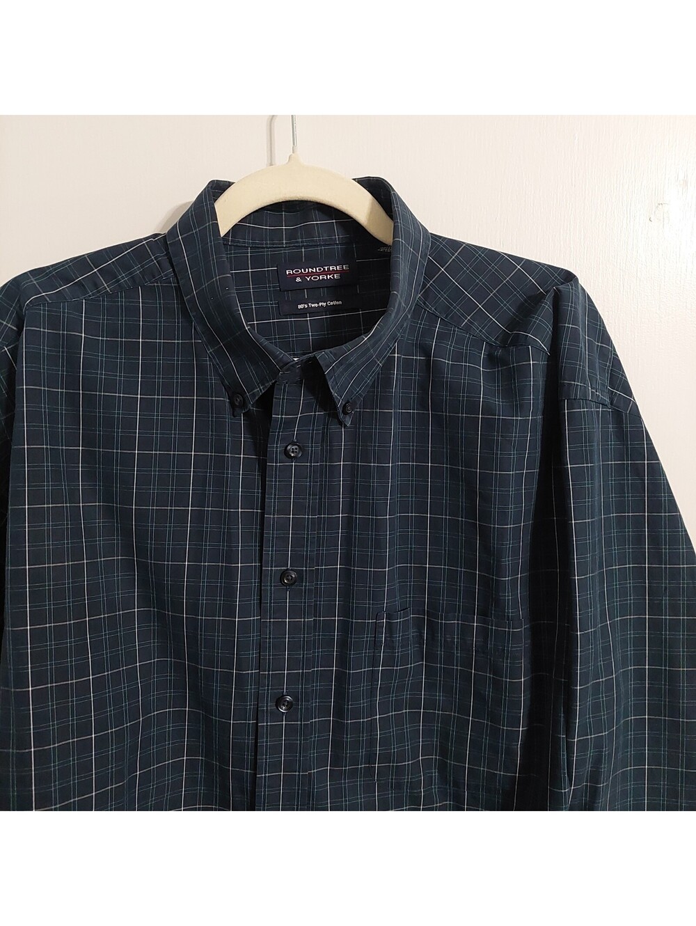 Roundtree & Yorke Men's XL Dark Blue Plaid Button-Up Shirt